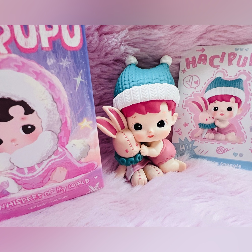 HACIPUPU From “Whispers of My World” Series Figures - “Snuggle Snuggle”